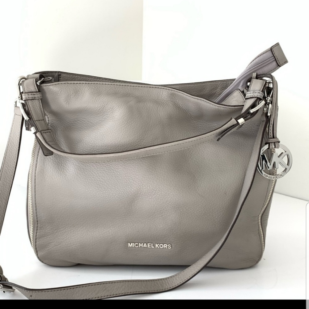Michael Kors “Essex” Hobo / Shoulder / Crossbody